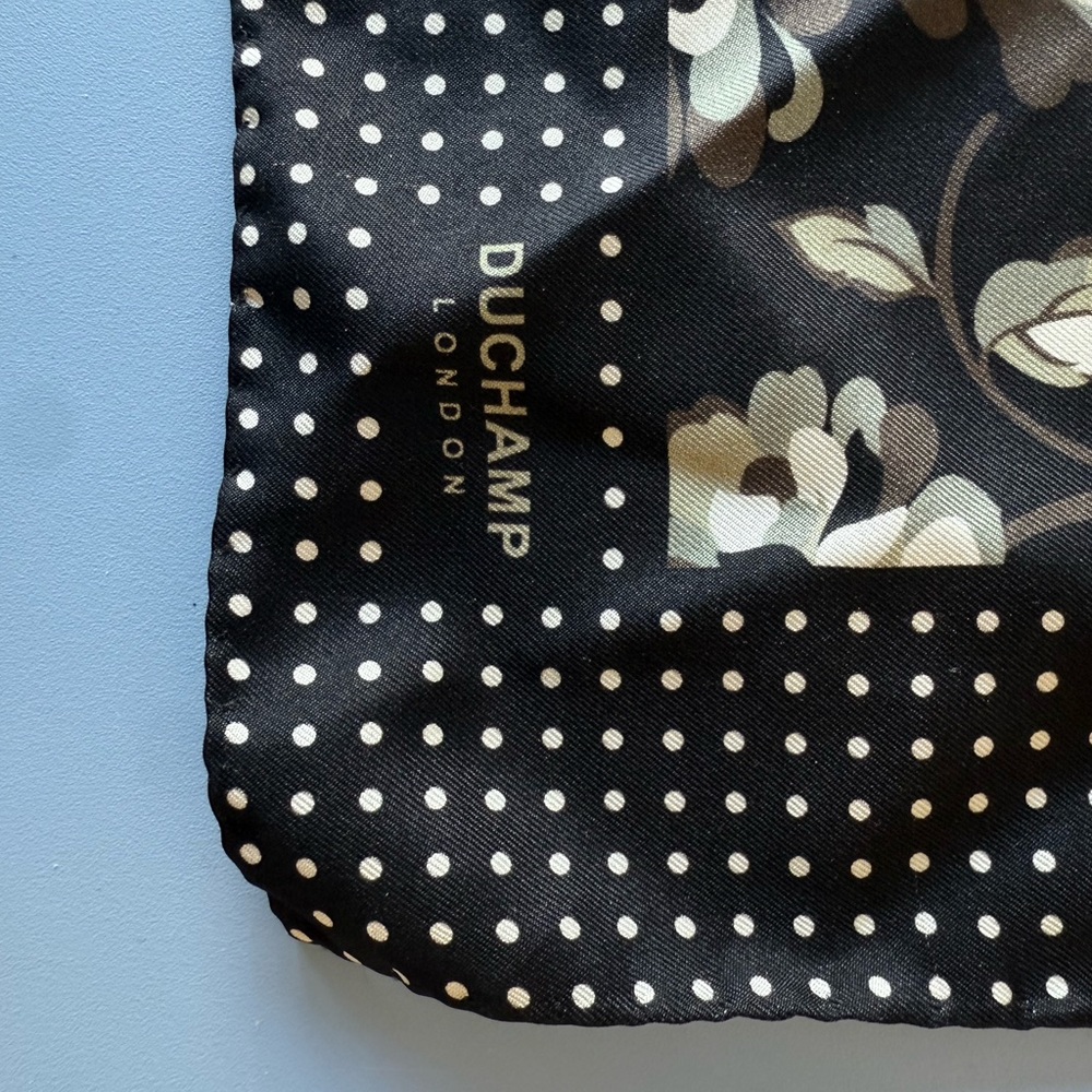 Duchamp Black and White Floral 100% Silk Pocket Square
